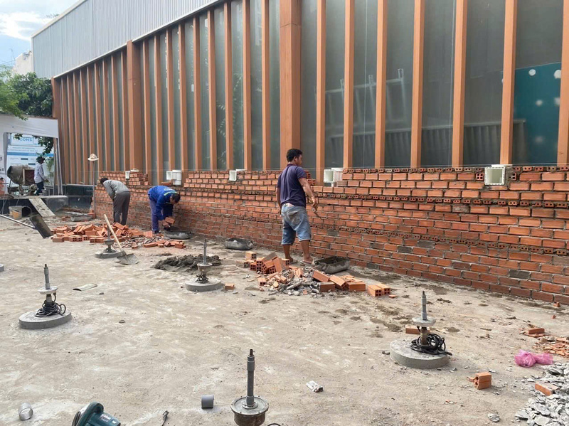 Thi công dán bạt, ép bạt hồ bơi